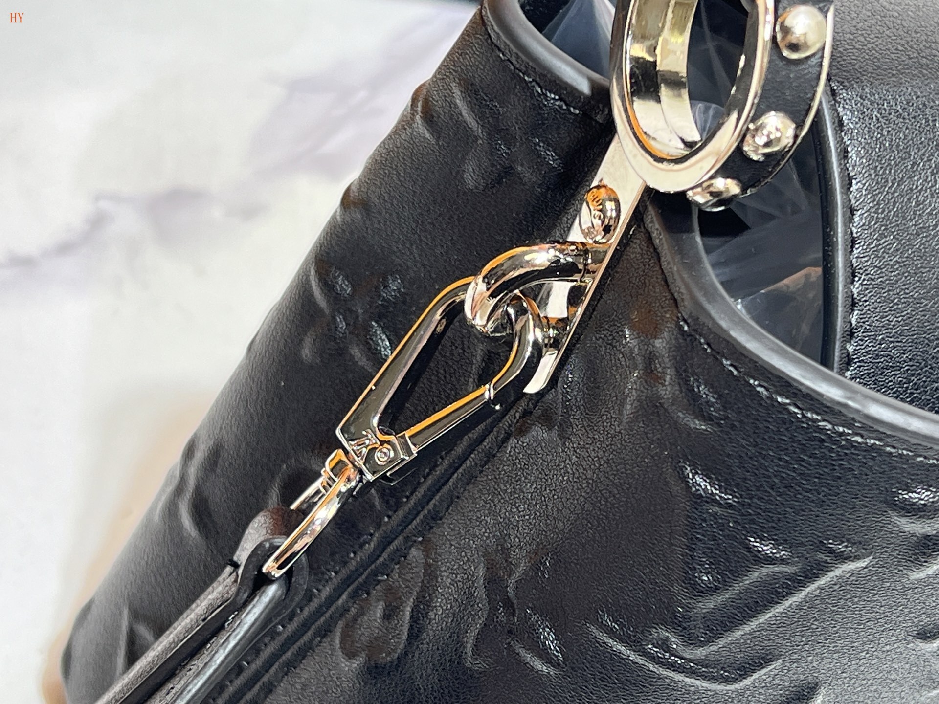 louis vuitton black mini bag 21*14*8 cm, model 118052 - Image 5
