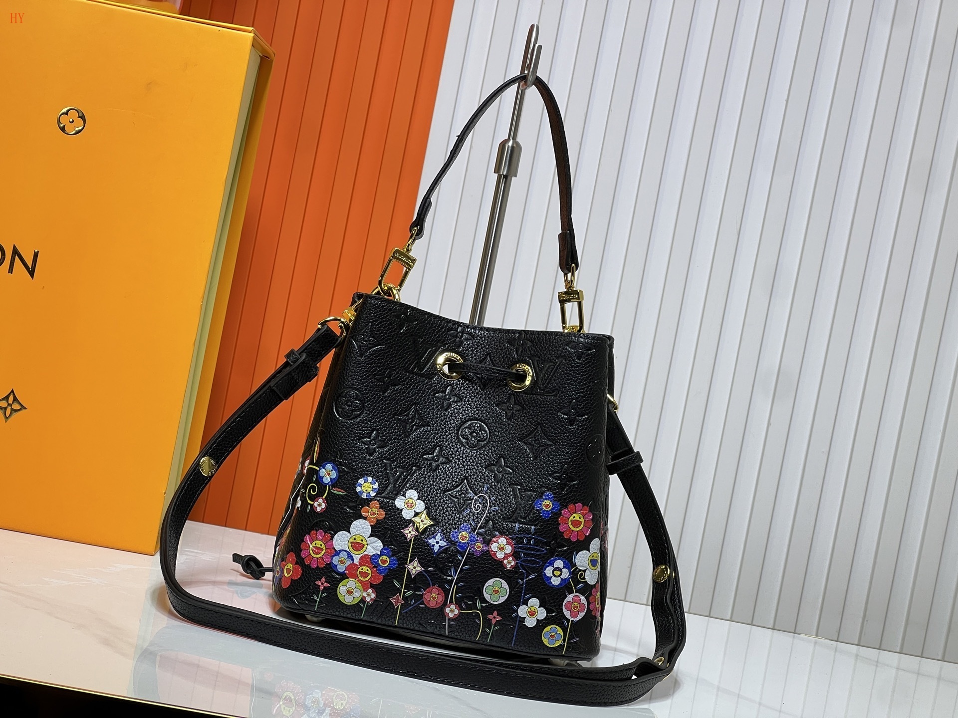 louis vuitton floral embroidered bucket bag - 20x20x13 cm - Image 5