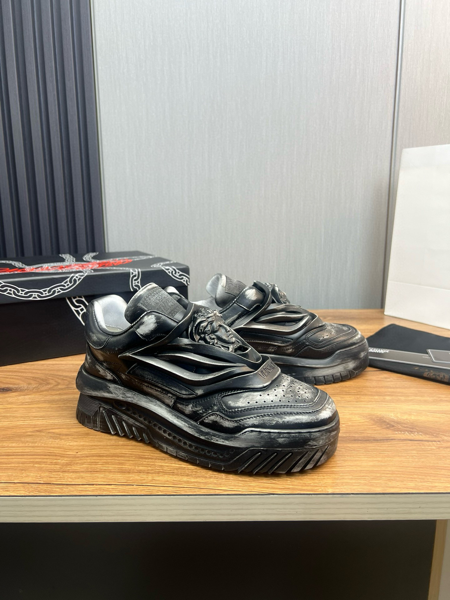 versace casual shoes - size 38/44 - Image 5