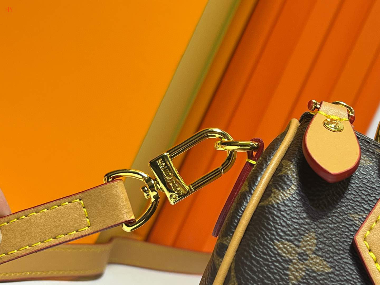 louis vuitton monogram mini handbag 16*11*9 - Image 5