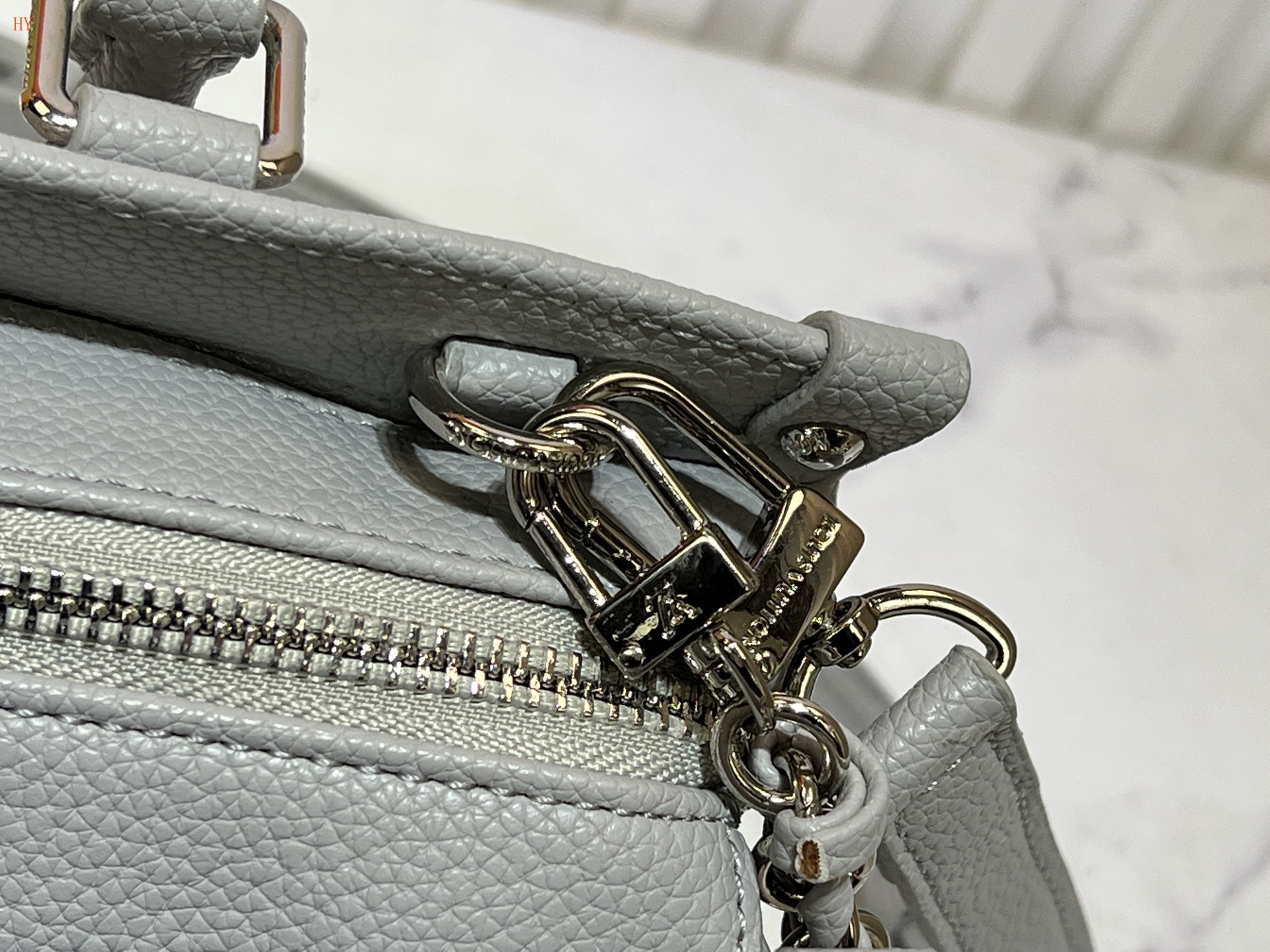 louis vuitton gray monogram handbag 25*13*10 - Image 5