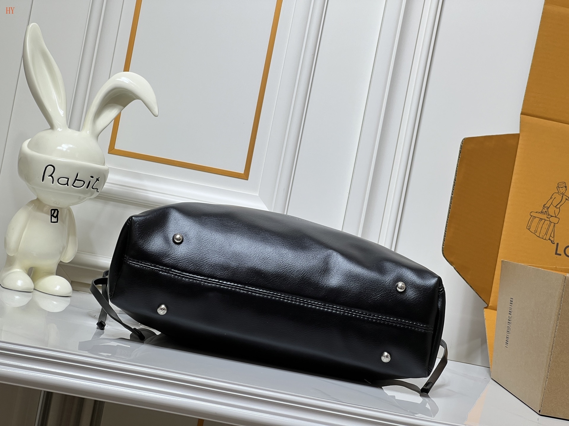 louis vuitton black leather bucket bag 33x24x11.5 cm - Image 5