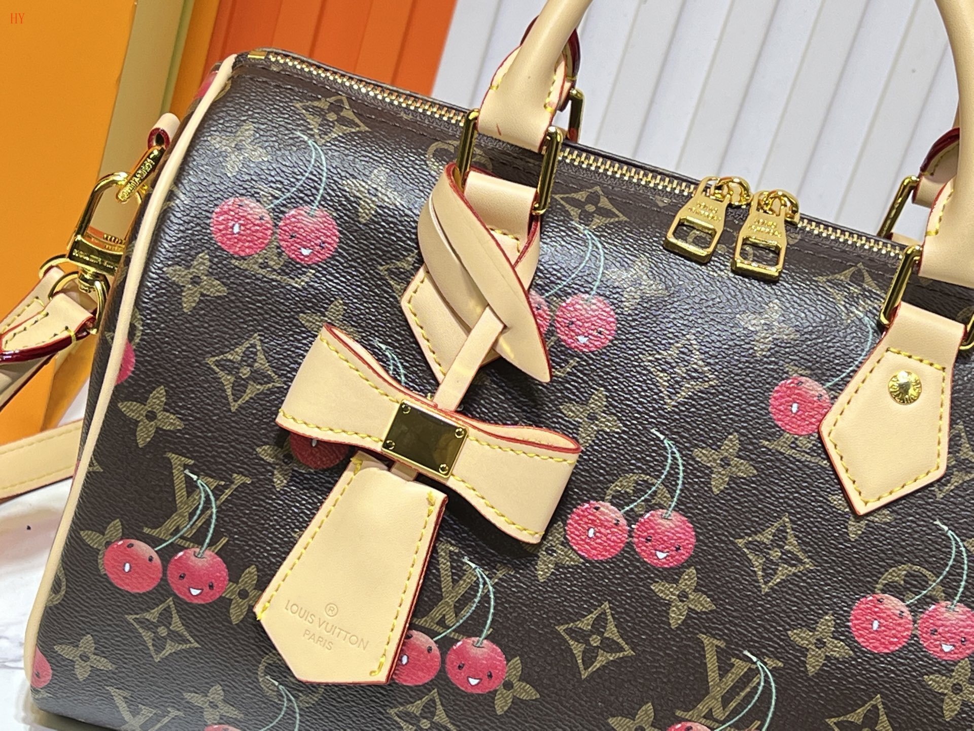 louis vuitton cherry print handbag 30*21*17 - Image 5