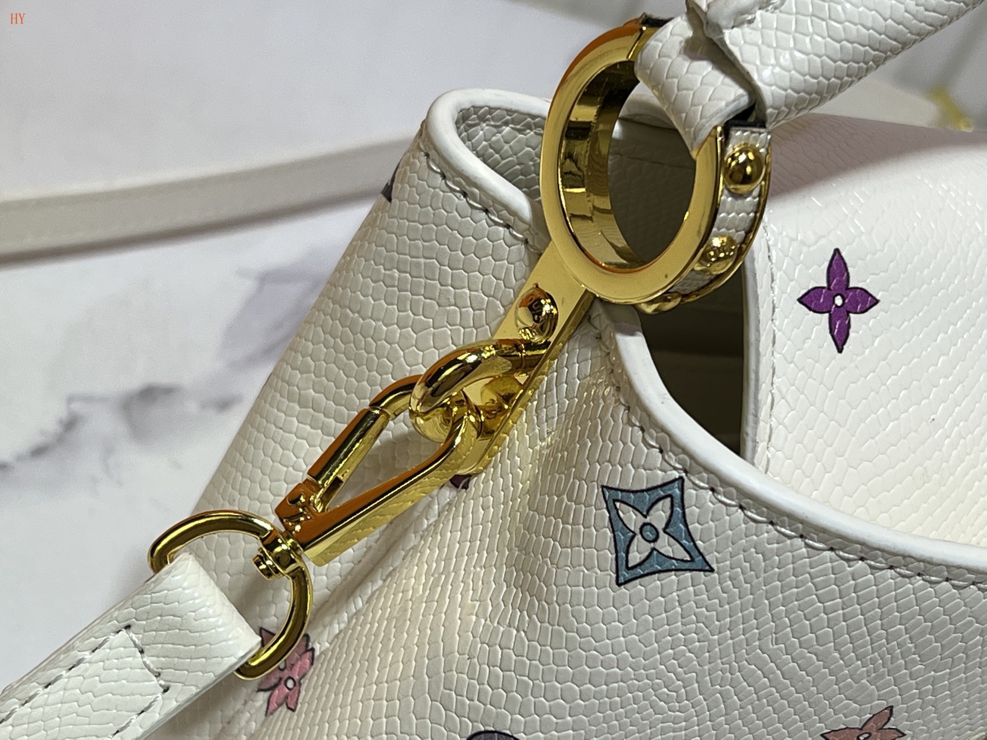 louis vuitton white mini bag 21*14*8 - Image 5
