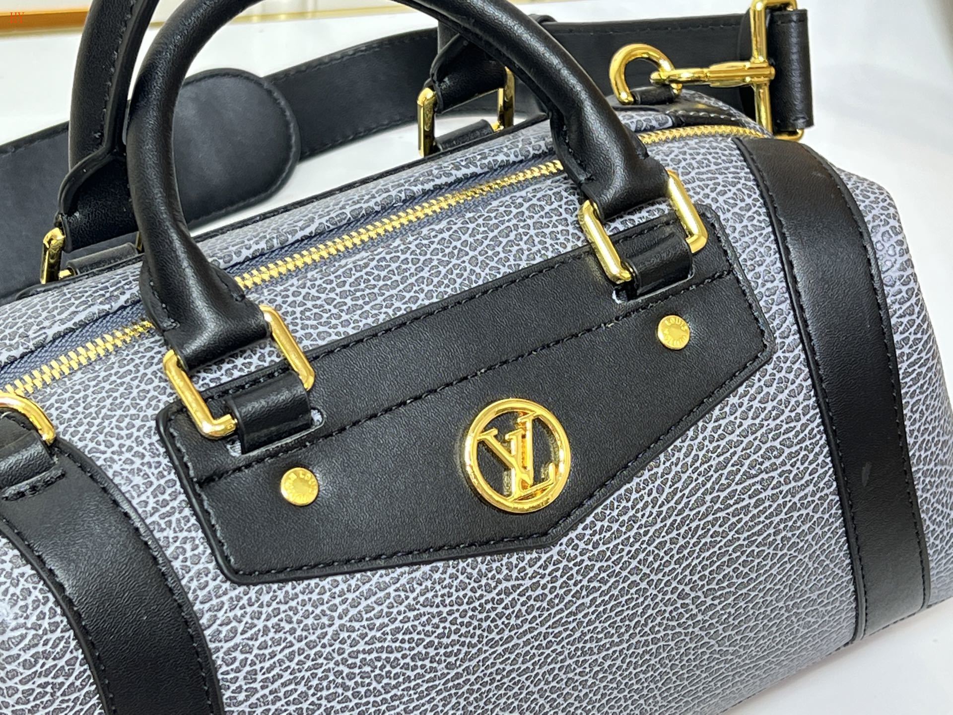 louis vuitton handbag 38*15*15 - model 118012 - Image 5