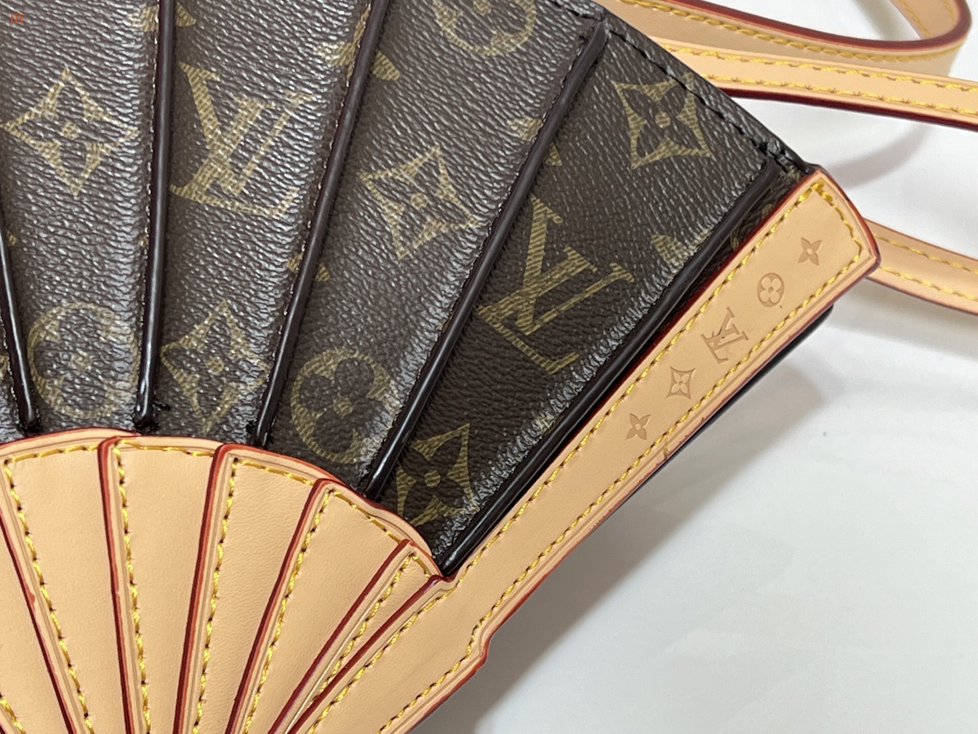 louis vuitton fan-shaped bag - 37x19x6 cm - Image 5