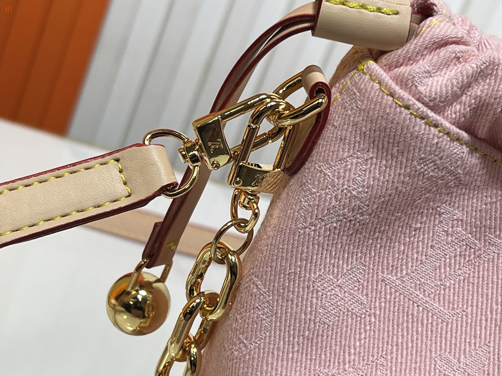 louis vuitton pink drawstring bag with chain strap - Image 5