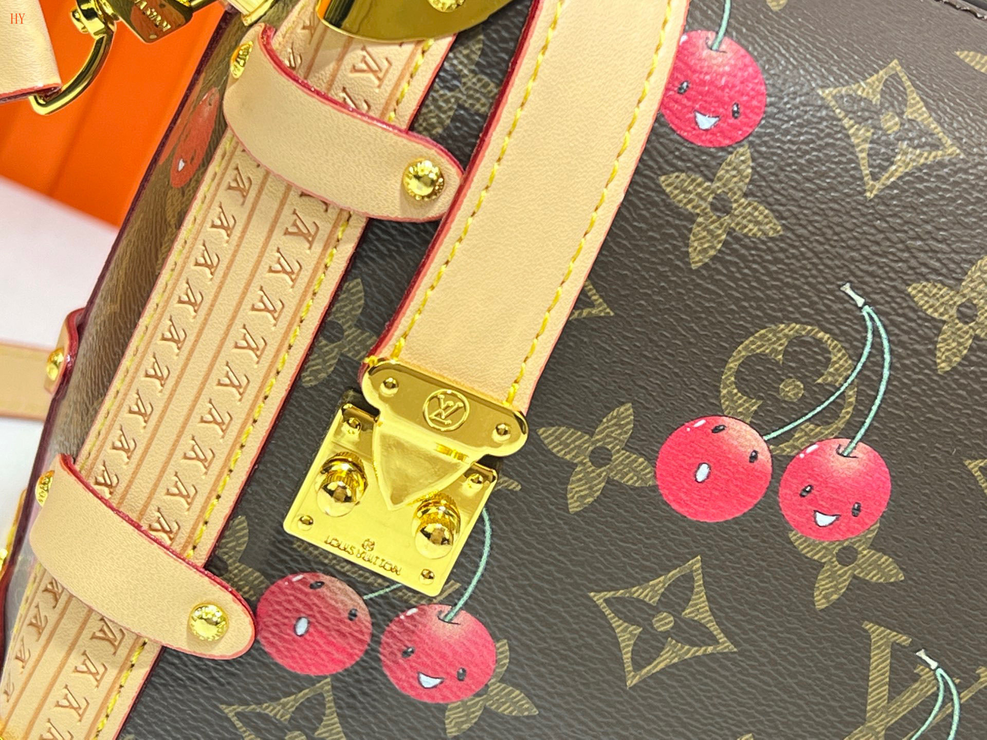 louis vuitton cherry monogram bag 21*14*6 - Image 5