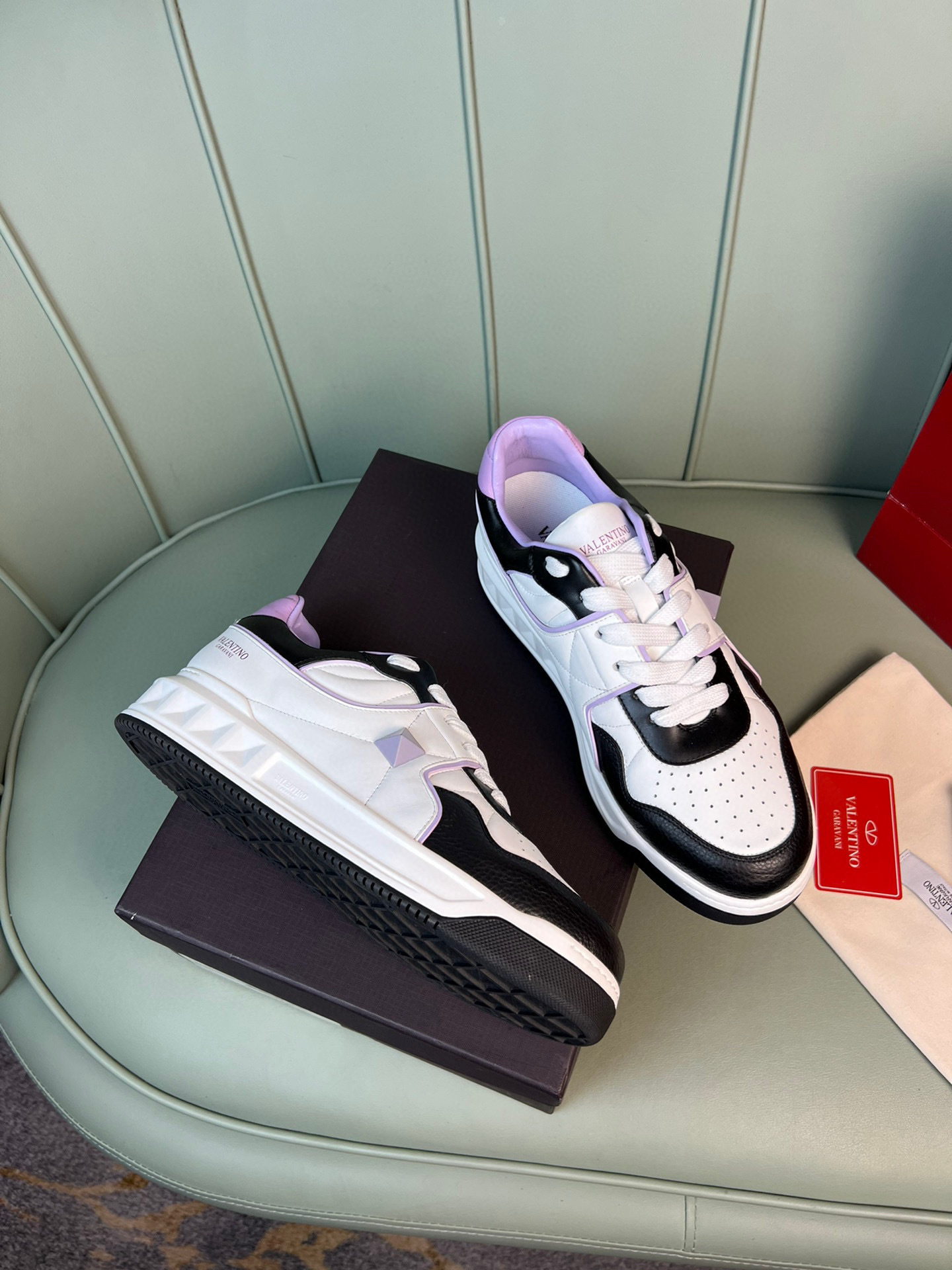 valentino unisex sneakers 35-44 - stylish black and white - Image 5