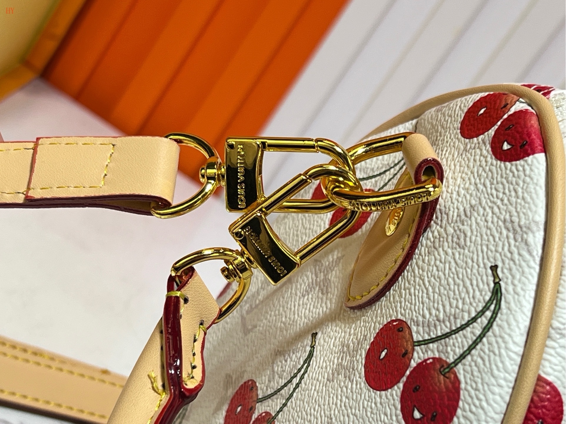 louis vuitton cherry print handbag 30*21*17 - Image 5