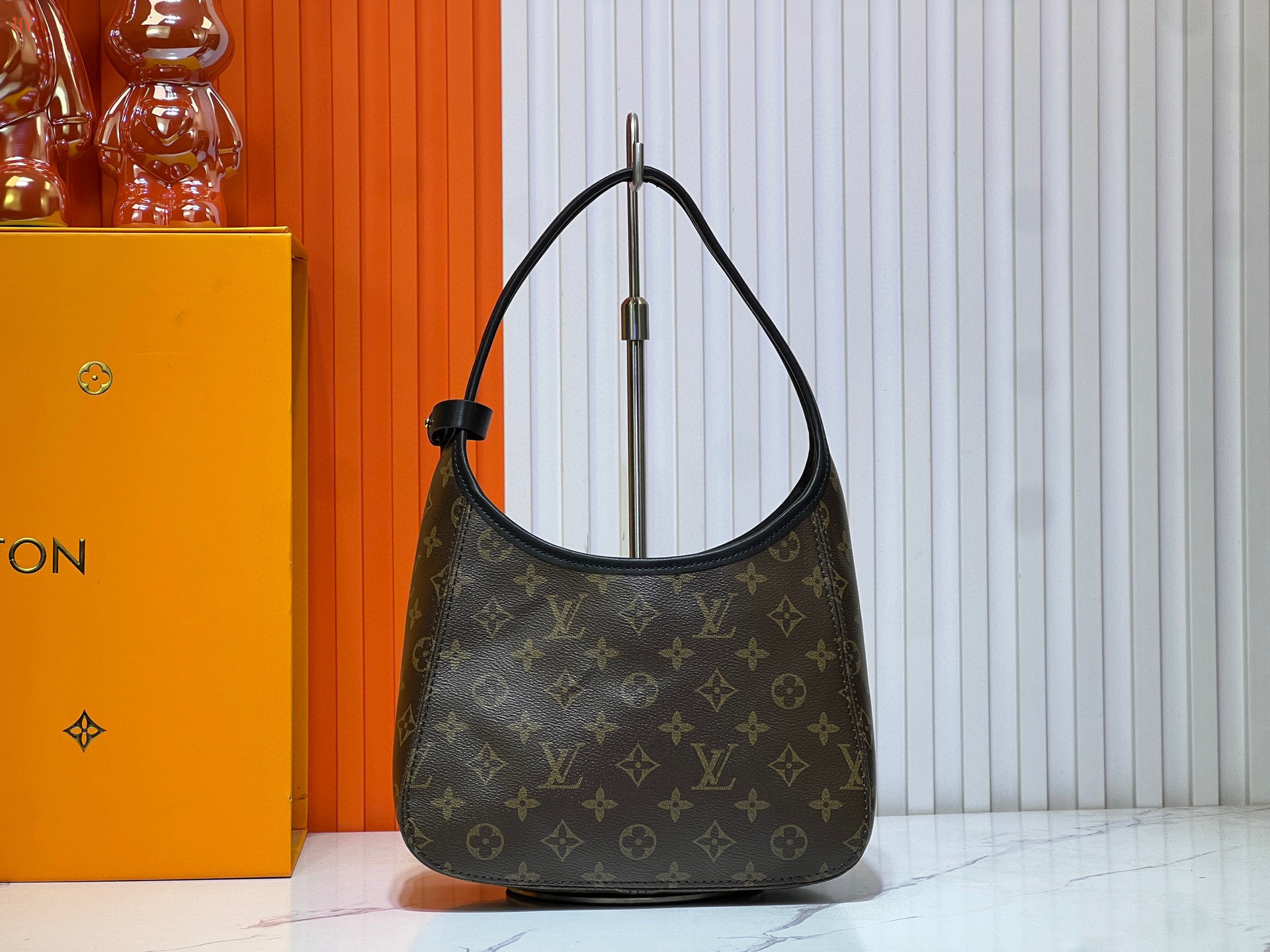 louis vuitton monogram shoulder bag 28x15x12 cm - Image 5