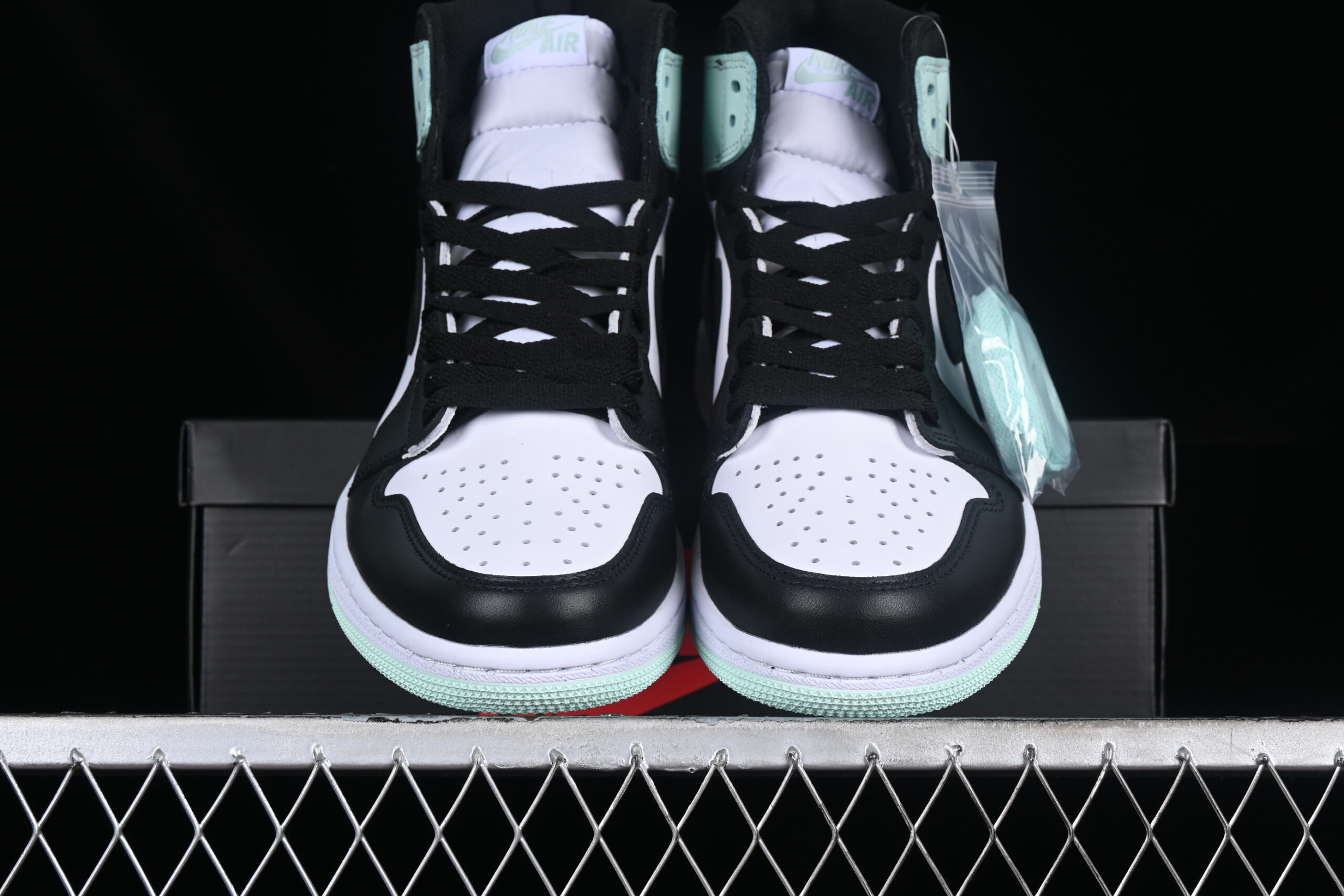 air jordan 1 retro high og 'lgloo' - 861428-100 - Image 5