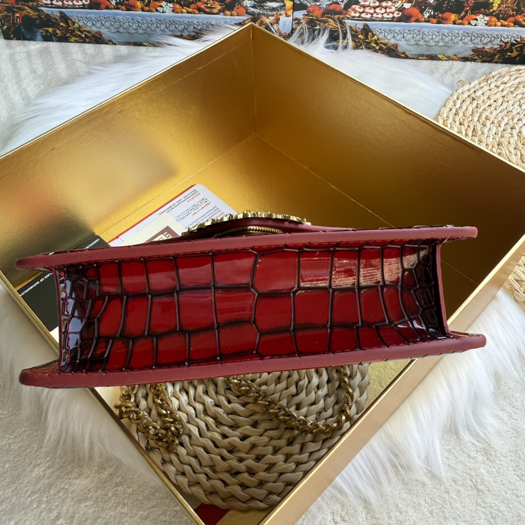dolce & gabbana red crocodile-effect mini bag 19*13*4.5 - Image 5