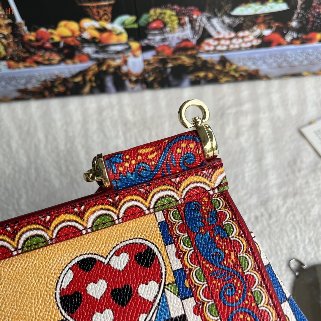 dolce & gabbana colorful queen print handbag 25*20*12.5 cm - Image 5