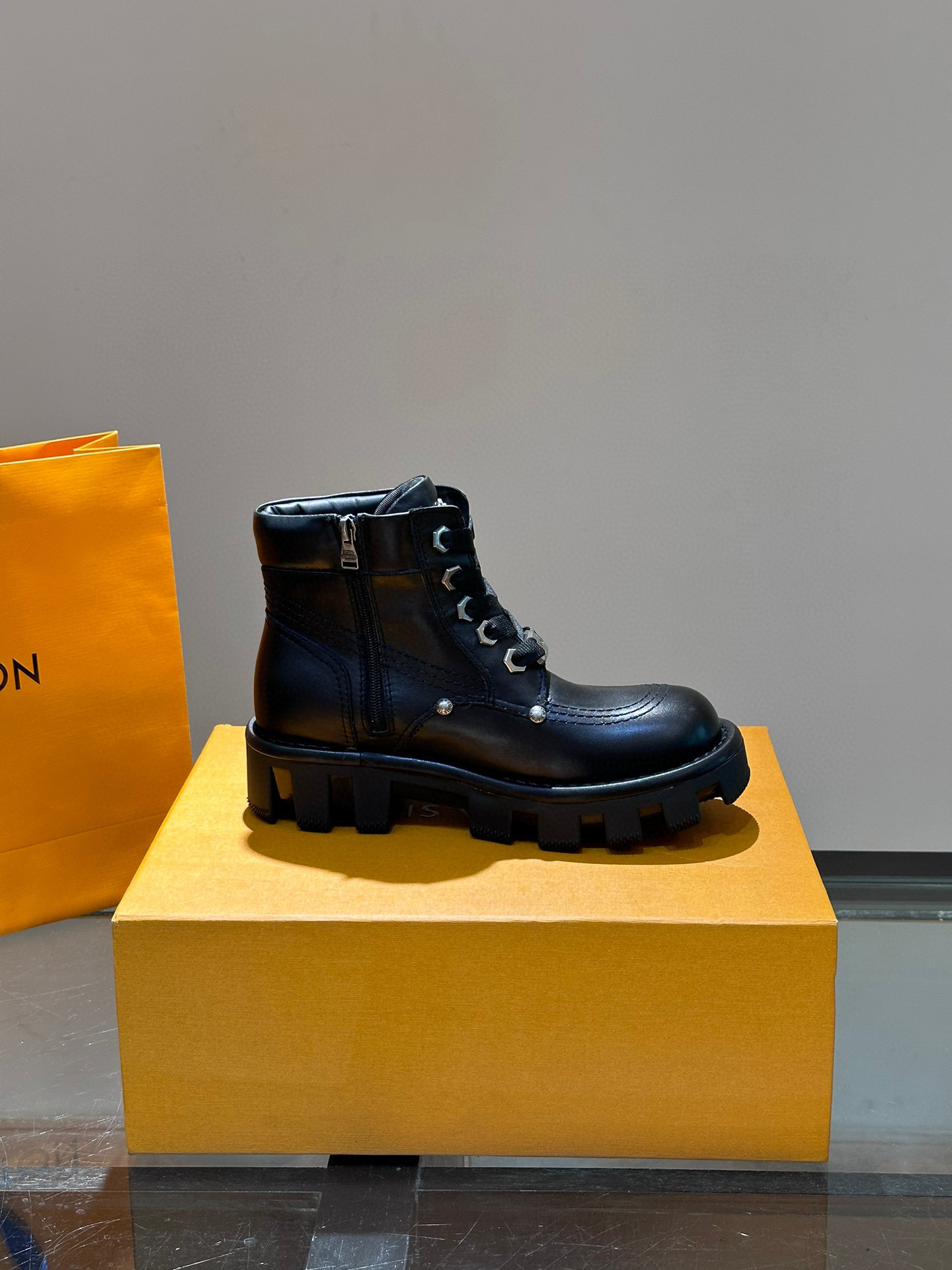 louis vuitton black ankle boots size 35-44 - Image 5