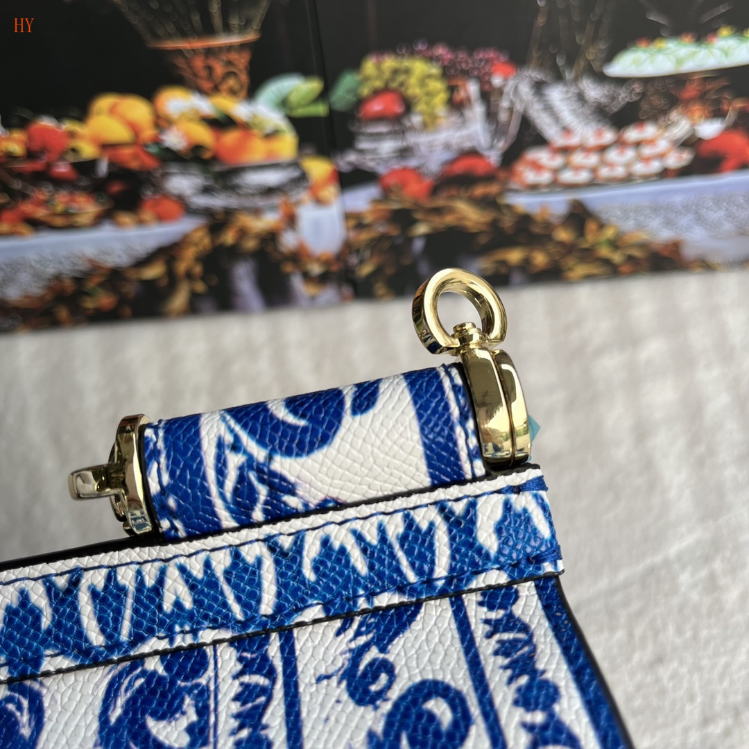 dolce & gabbana blue and white printed handbag 25*20*12.5 cm - Image 5