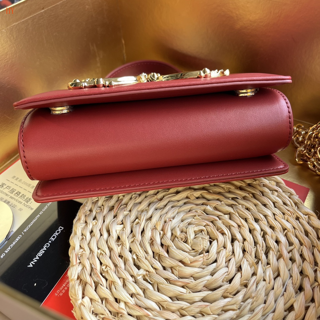dolce & gabbana dg logo red handbag 18x10x5 - Image 5