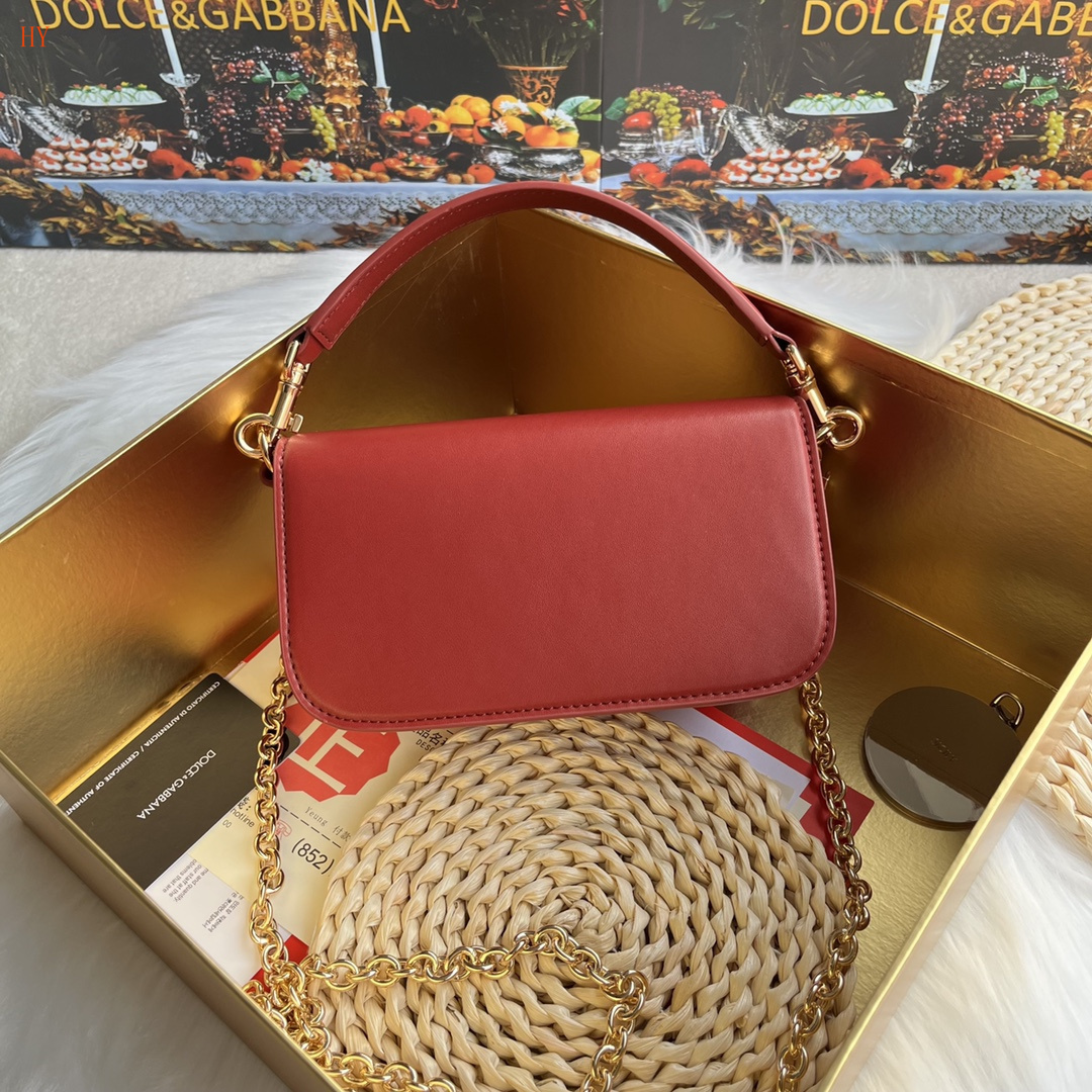 dolce & gabbana dg logo red handbag 19*11*5 cm - Image 5