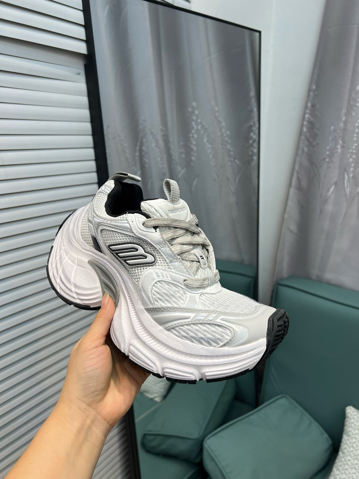 balenciaga unisex sneakers - size 35/46 - Image 5