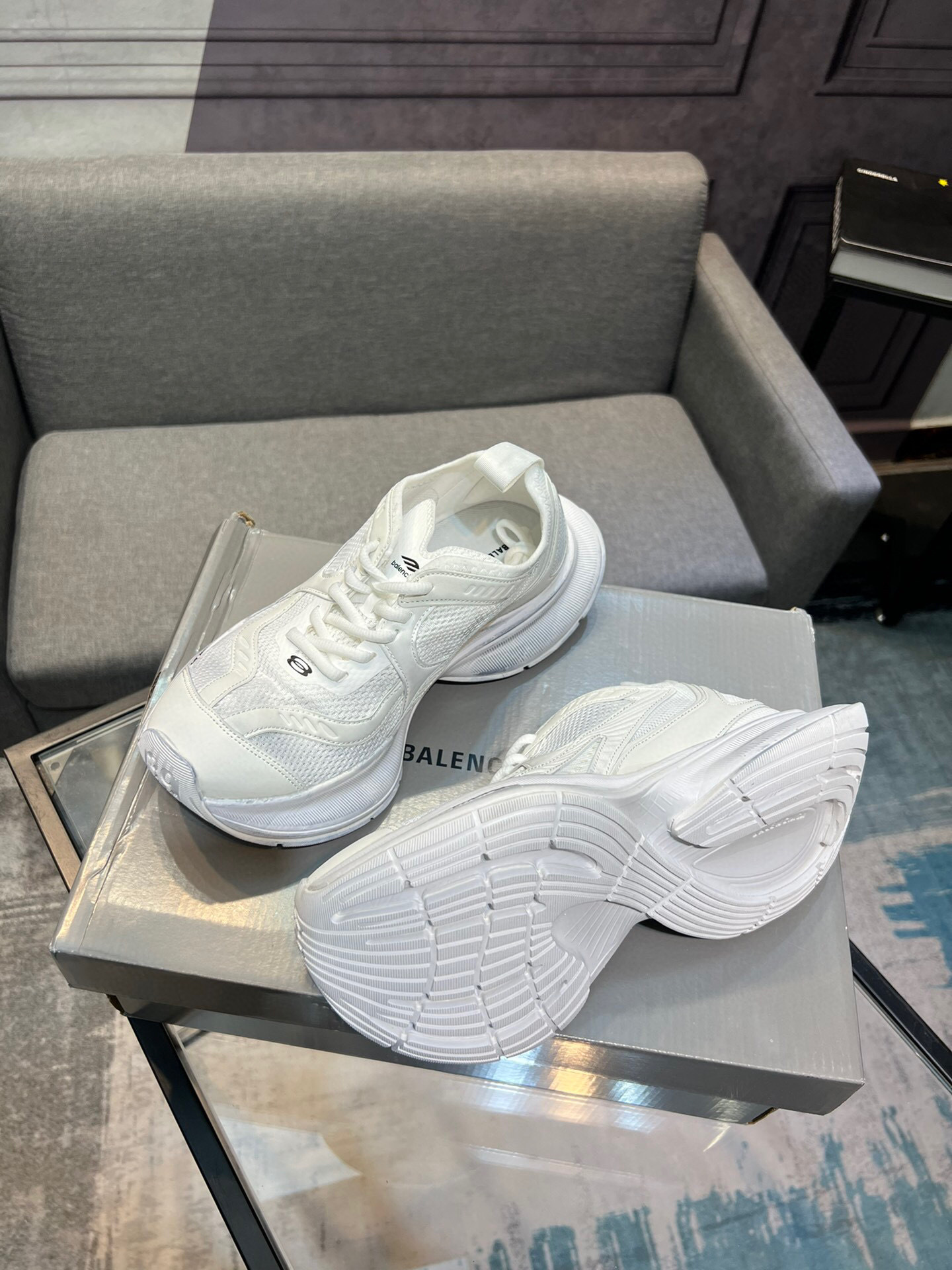 balenciaga white sneakers for couples - sizes 35-44 - Image 5
