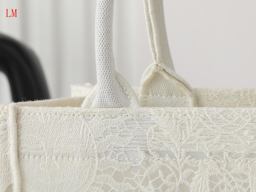 dior 26.5x21x14 cm white lace tote bag - Image 5