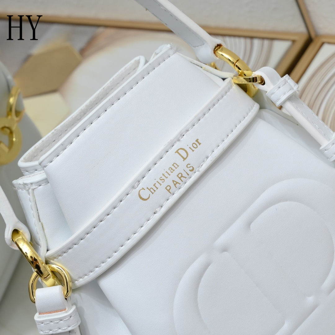 dior white bucket bag with gold chain - 17x7x18 cm - Image 5