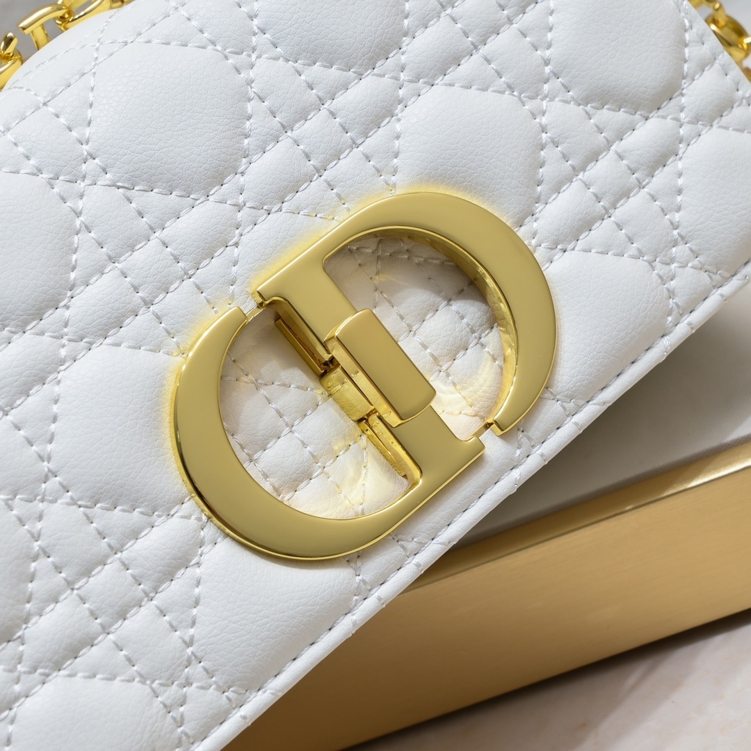 dior quilted white handbag with gold chain - Image 5