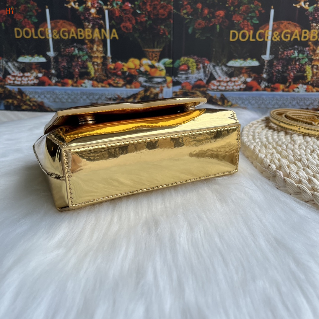 dolce & gabbana gold dg logo handbag 17.5x13.5x6.5 - Image 5