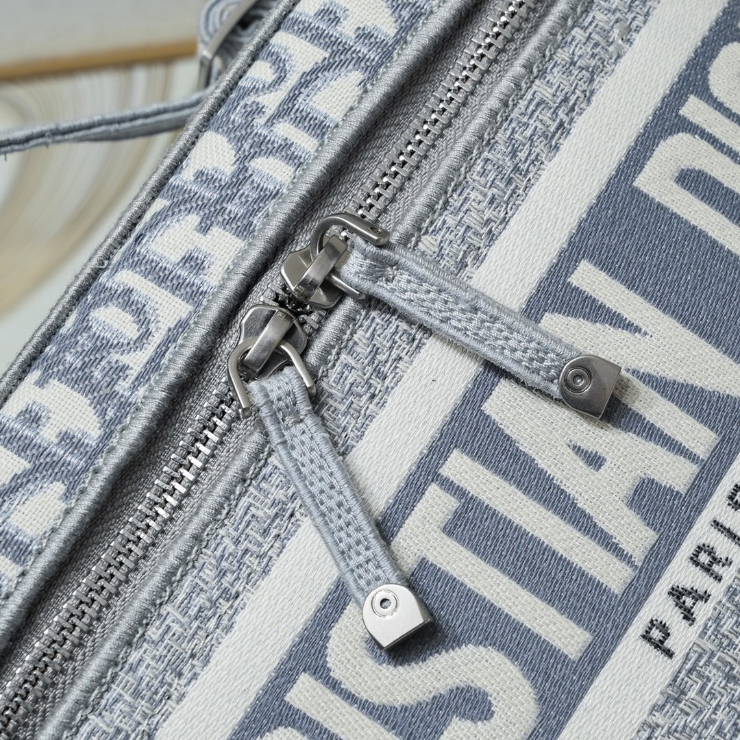 dior 28x20.5x15.5cm cosmetic bag - gray - Image 5