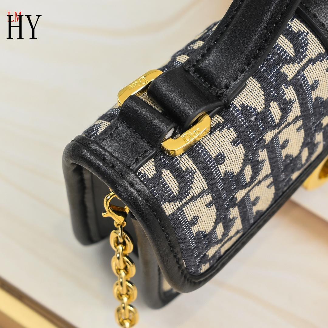 dior 20x10x4 handbag - elegant design - Image 5