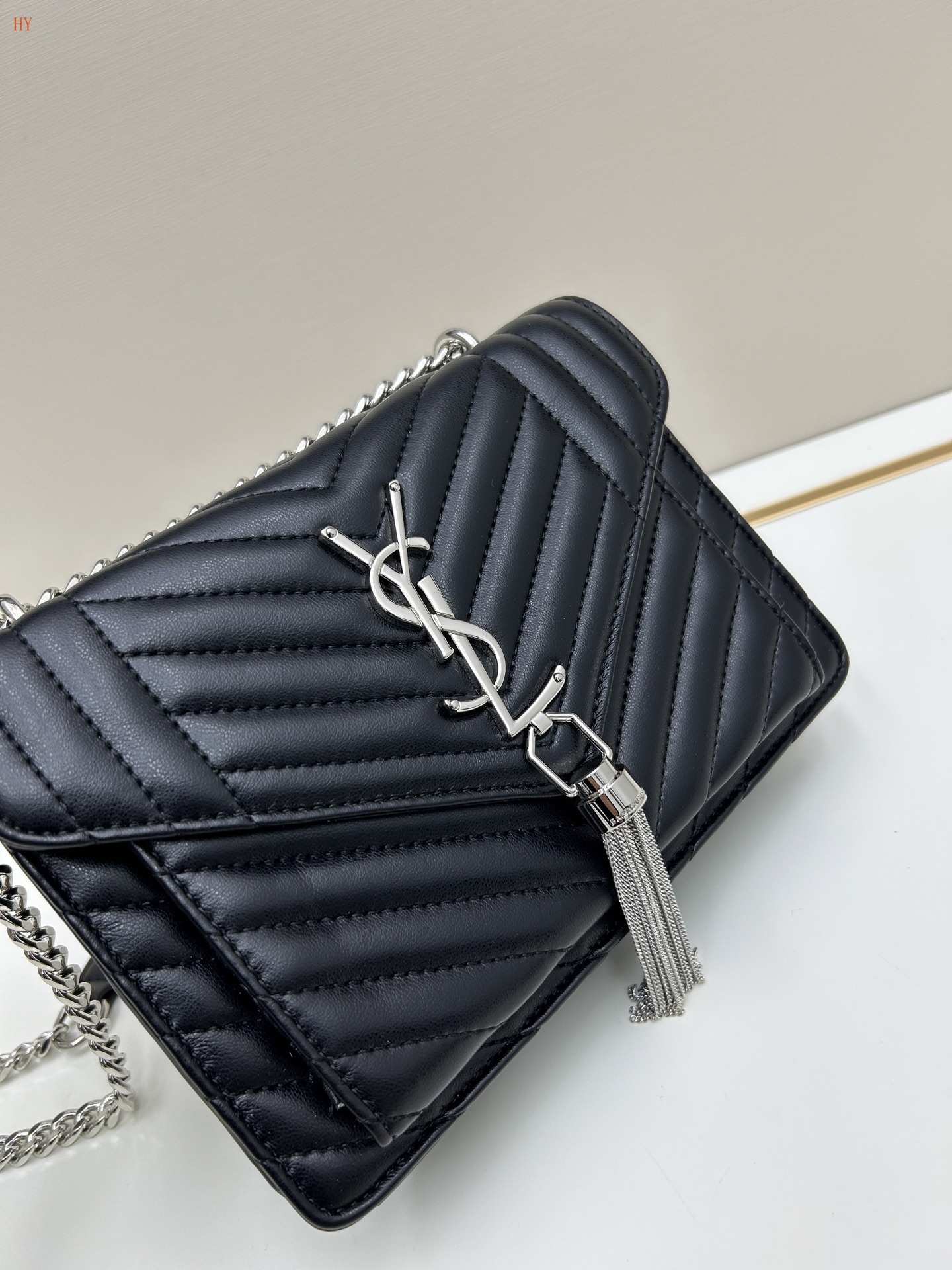 yves saint laurent quilted black leather bag - 22*14*6 - Image 5
