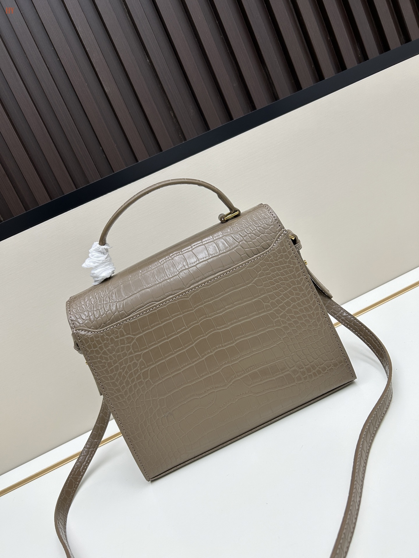 yves saint laurent crocodile-pattern handbag 24x21x11 cm - Image 5