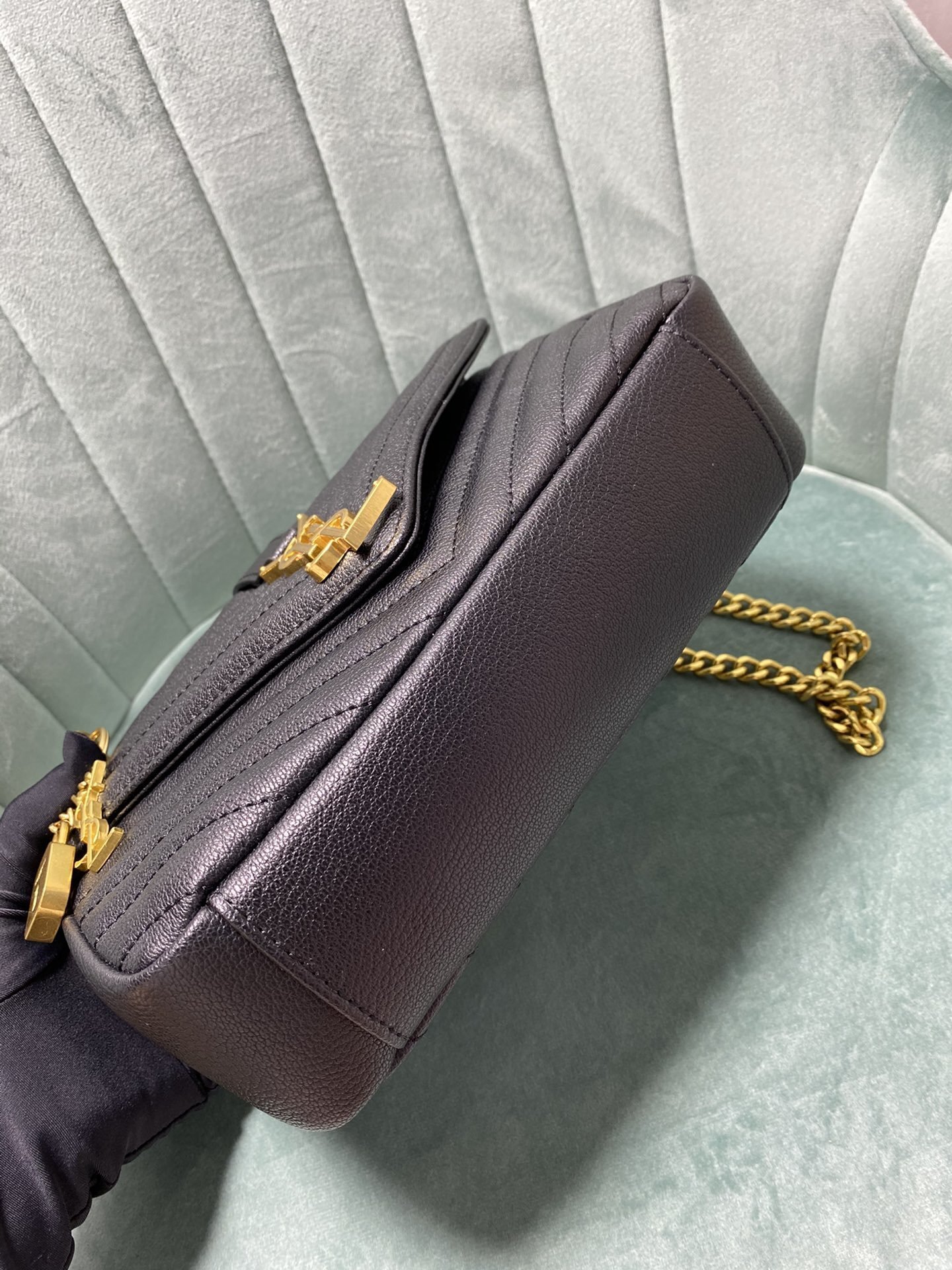 yves saint laurent black quilted handbag 24*18*8.5 - Image 5