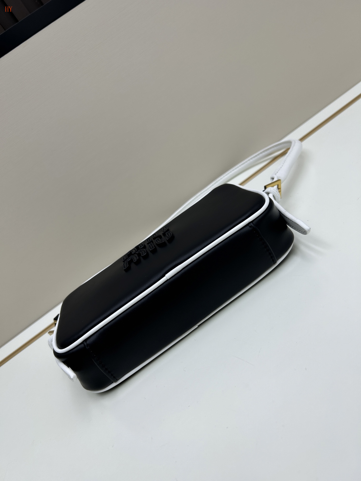 miu miu black crossbody bag 21*12*5 cm - Image 5