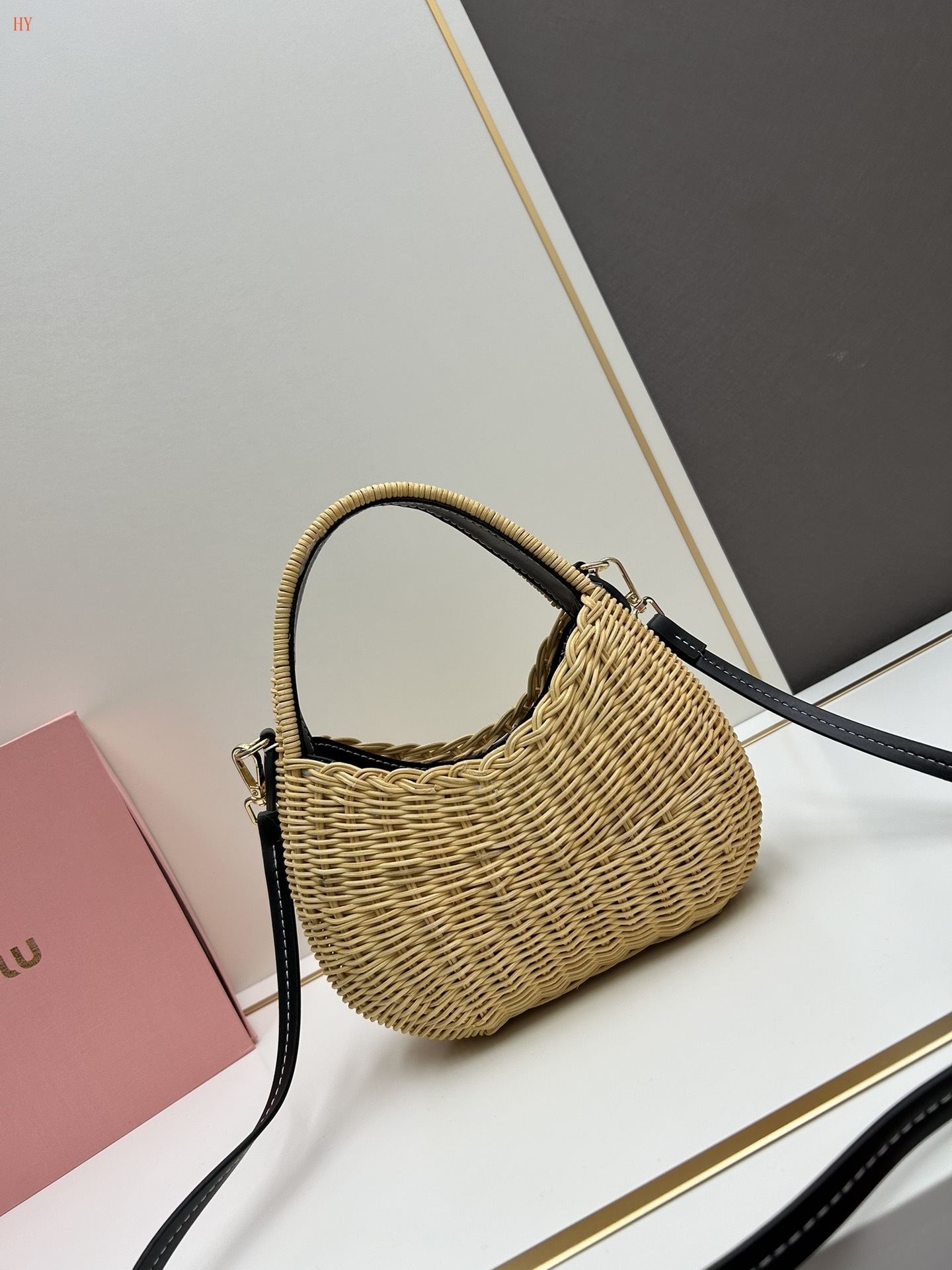 miu miu woven handbag 20x14x6 cm - stylish and chic - Image 5