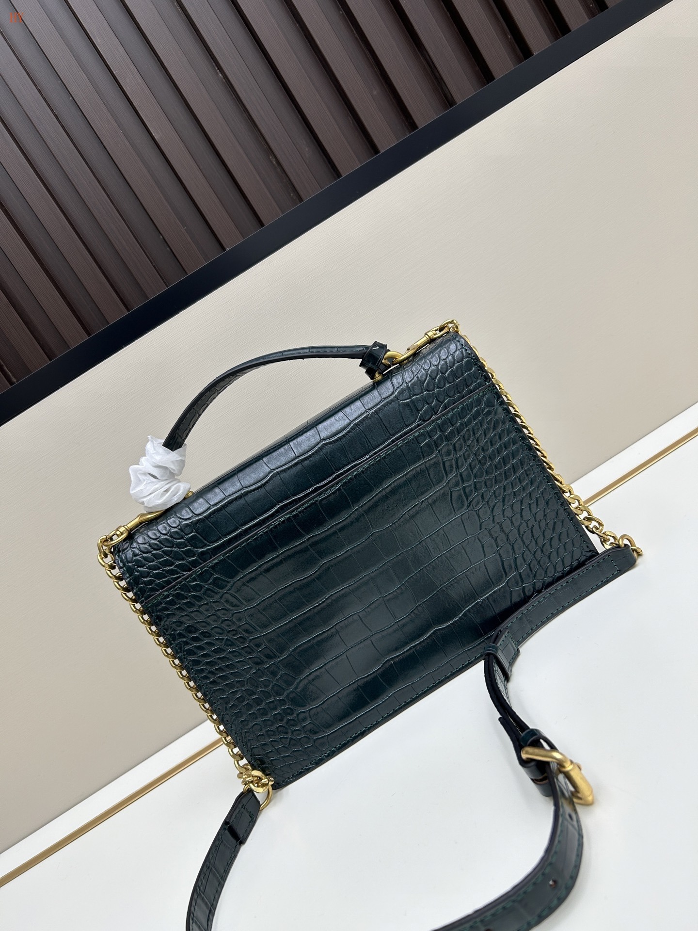yves saint laurent crocodile-pattern bag 25*17*6 cm - Image 5