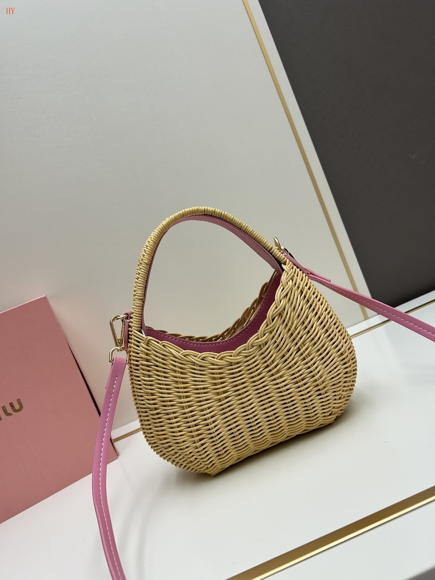 miu miu woven handbag 20x14x6 cm - Image 5