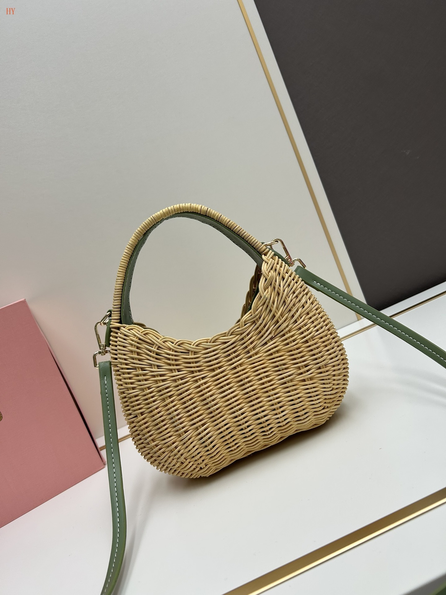 miu miu woven bag 20x14x6 cm - stylish & chic - Image 5