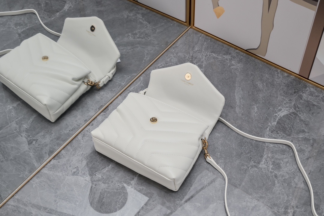 yves saint laurent quilted white leather bag - 20x14x7cm - Image 5