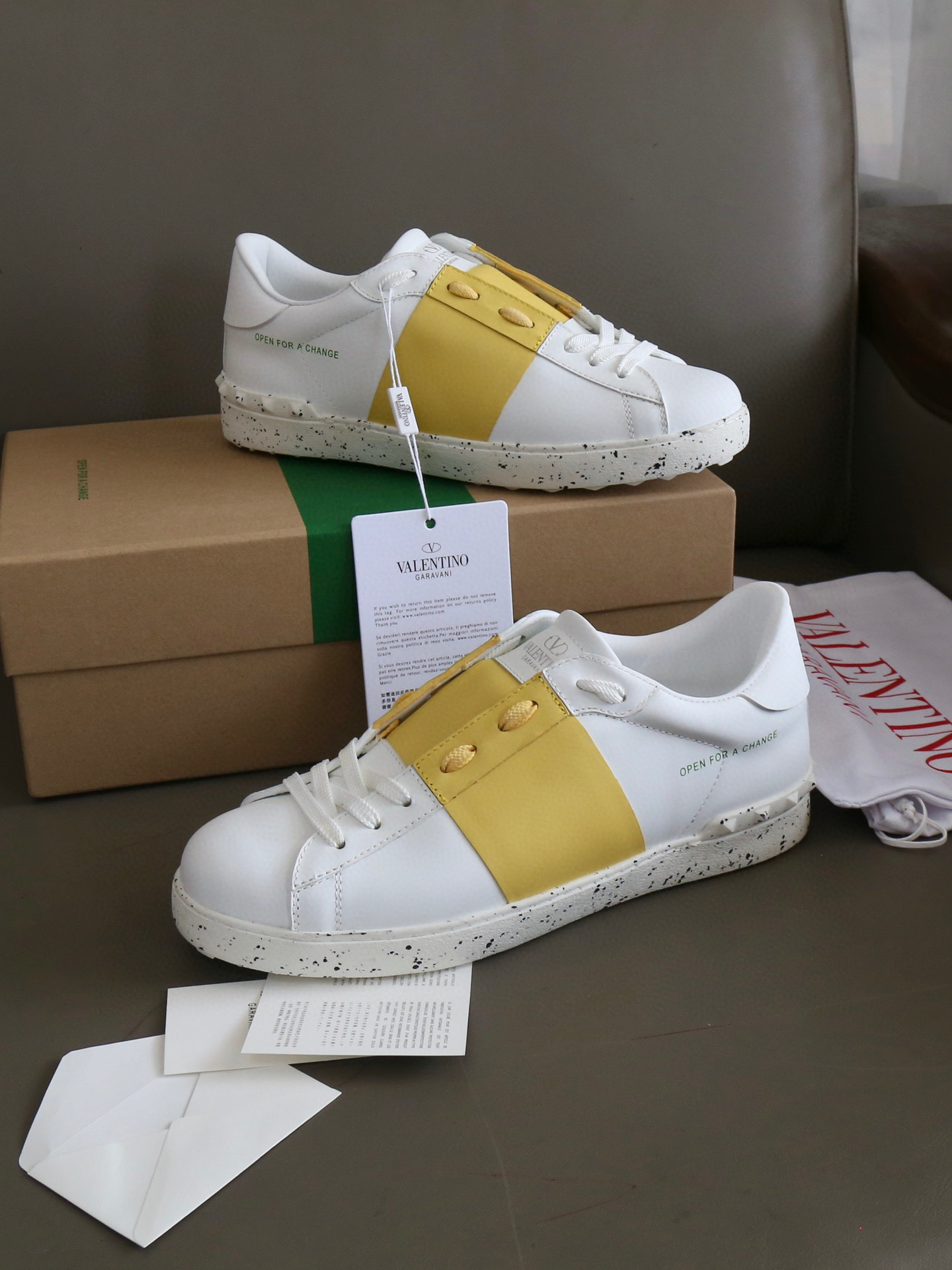 valentino unisex sneakers 35-44 with yellow accents - Image 5