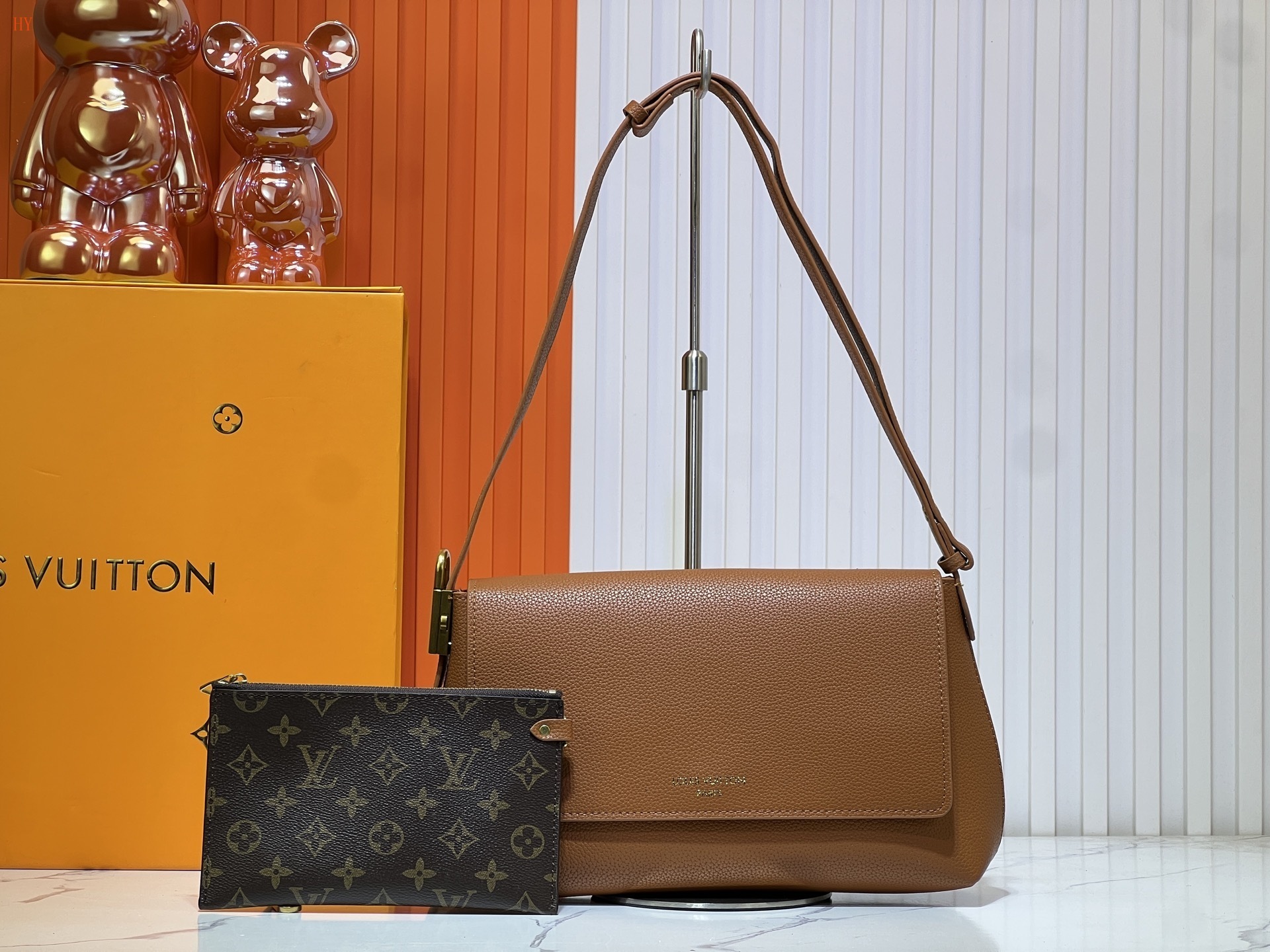 louis vuitton 30*18*12 handbag - model 118022 - Image 6