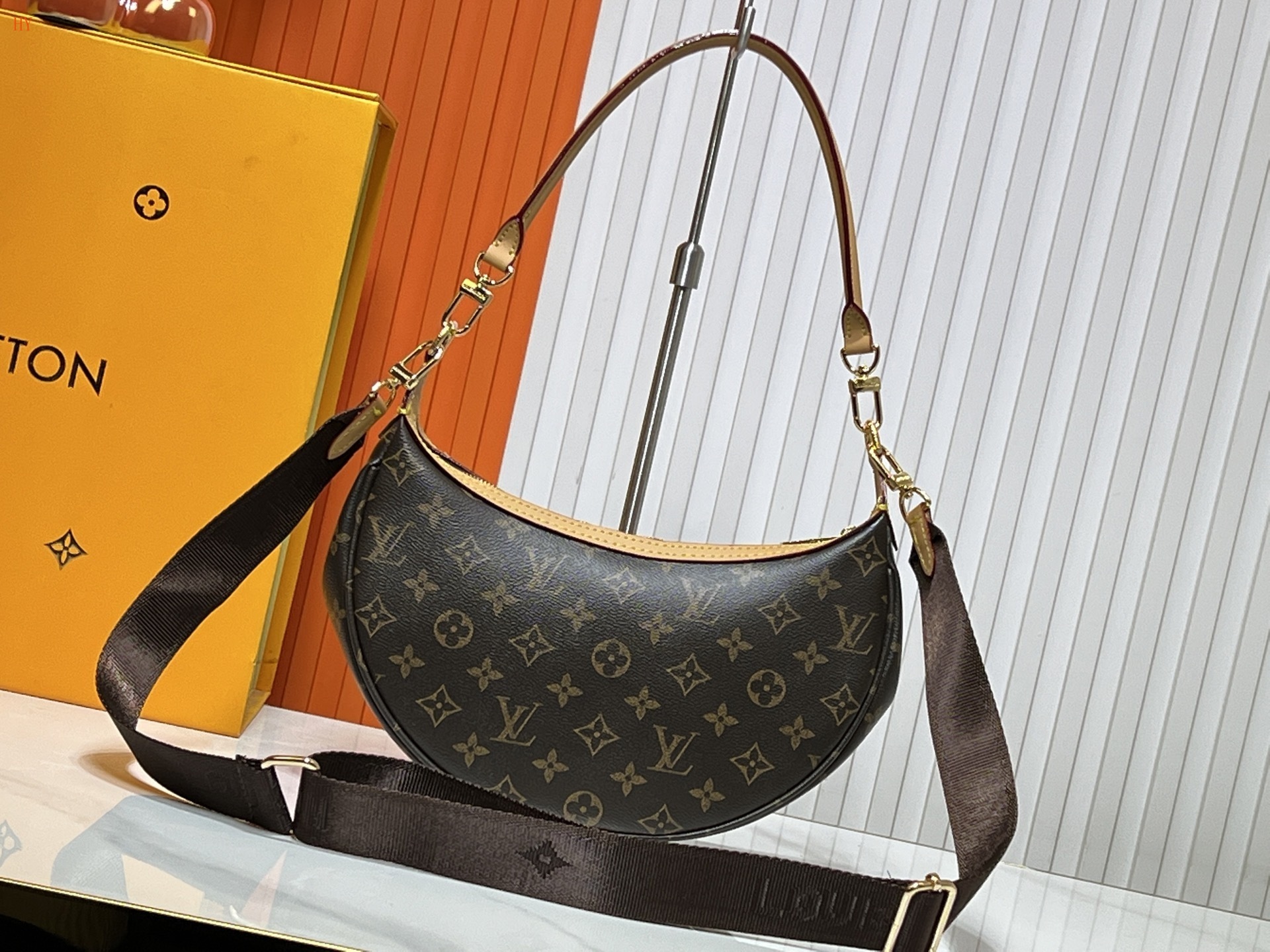 louis vuitton monogram shoulder bag 33*22*9 - Image 6