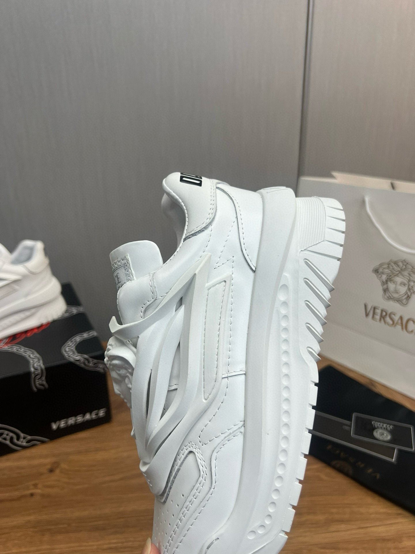 versace casual sneakers in white, size 38/44 - Image 6