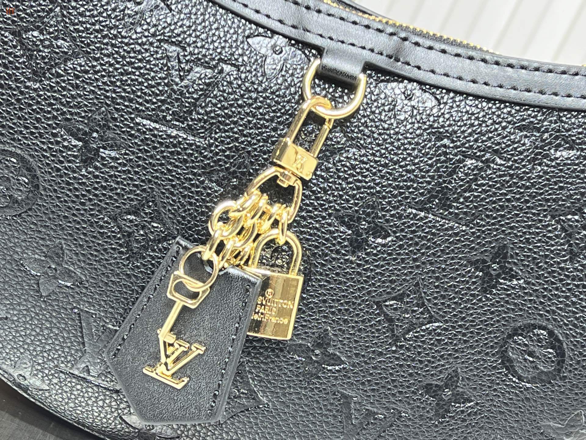 louis vuitton black monogram hobo bag 33*22*9 - Image 6