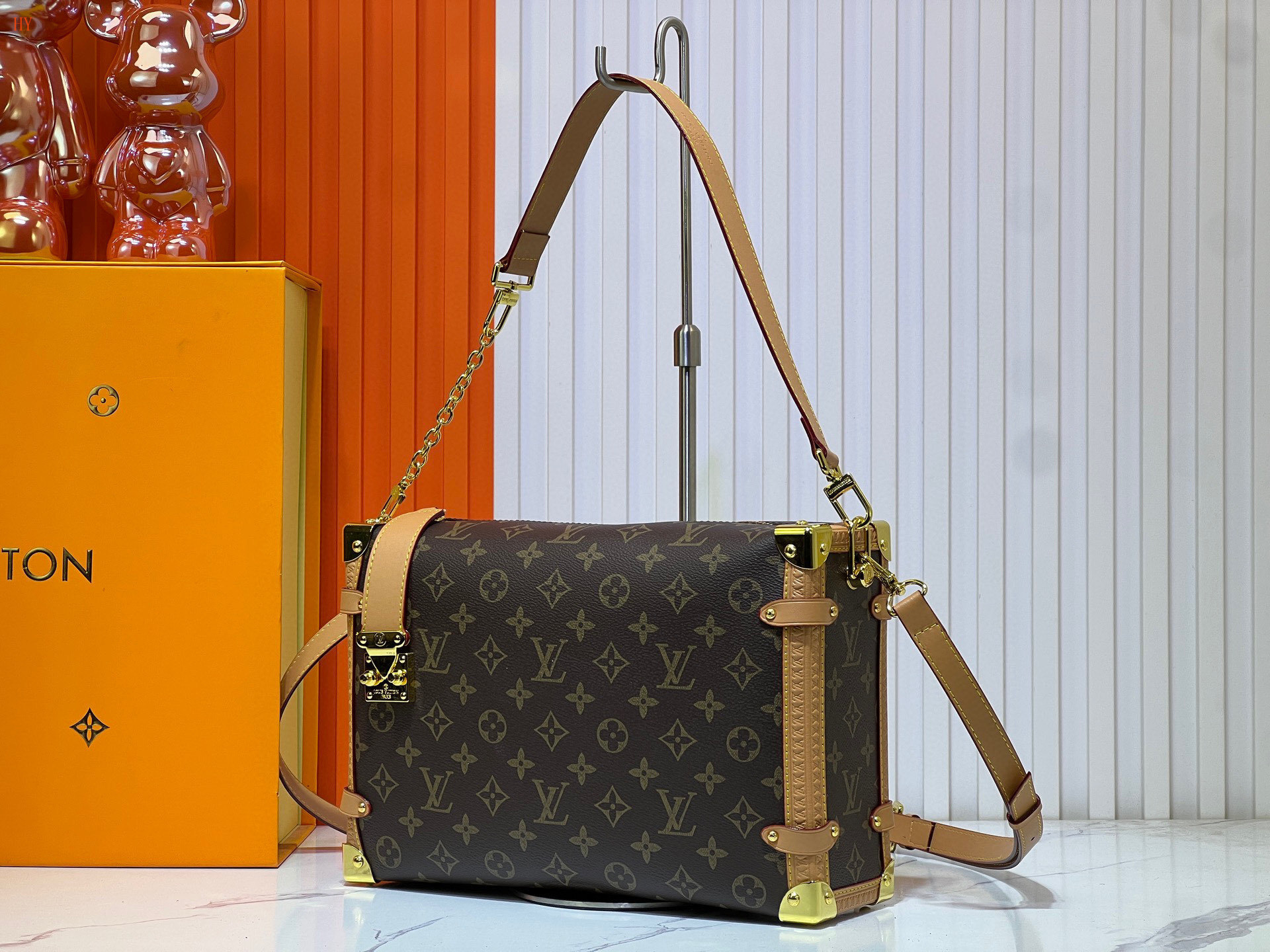 louis vuitton monogram shoulder bag 30x20x10 cm - Image 6