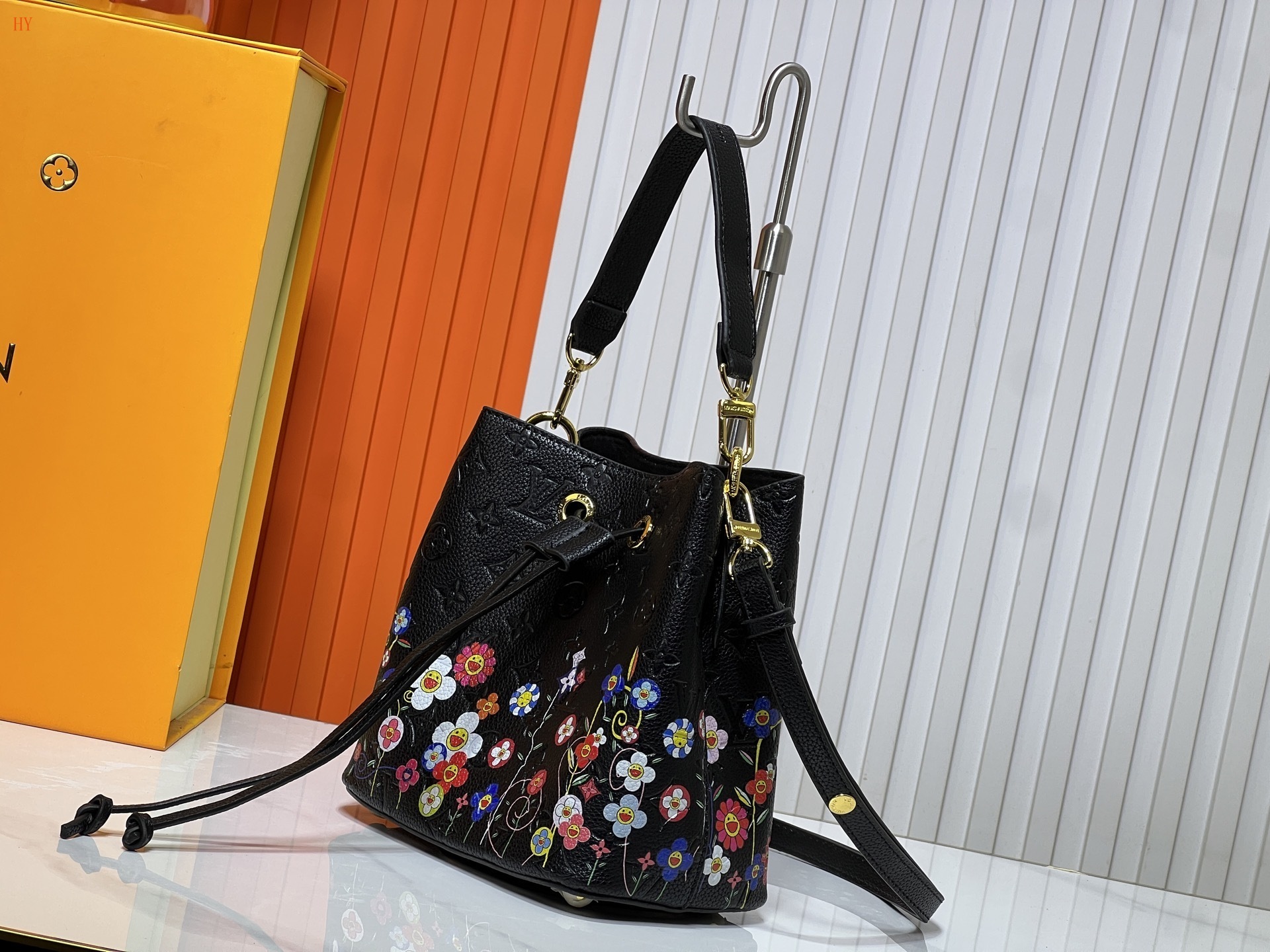 louis vuitton floral embroidered bucket bag - 20x20x13 cm - Image 6