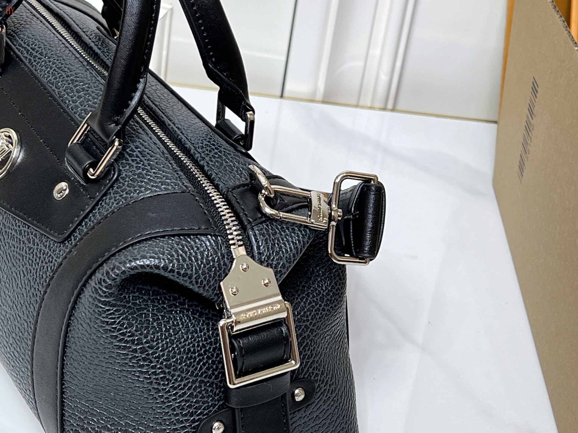 louis vuitton black leather handbag 38*15*15 - Image 6