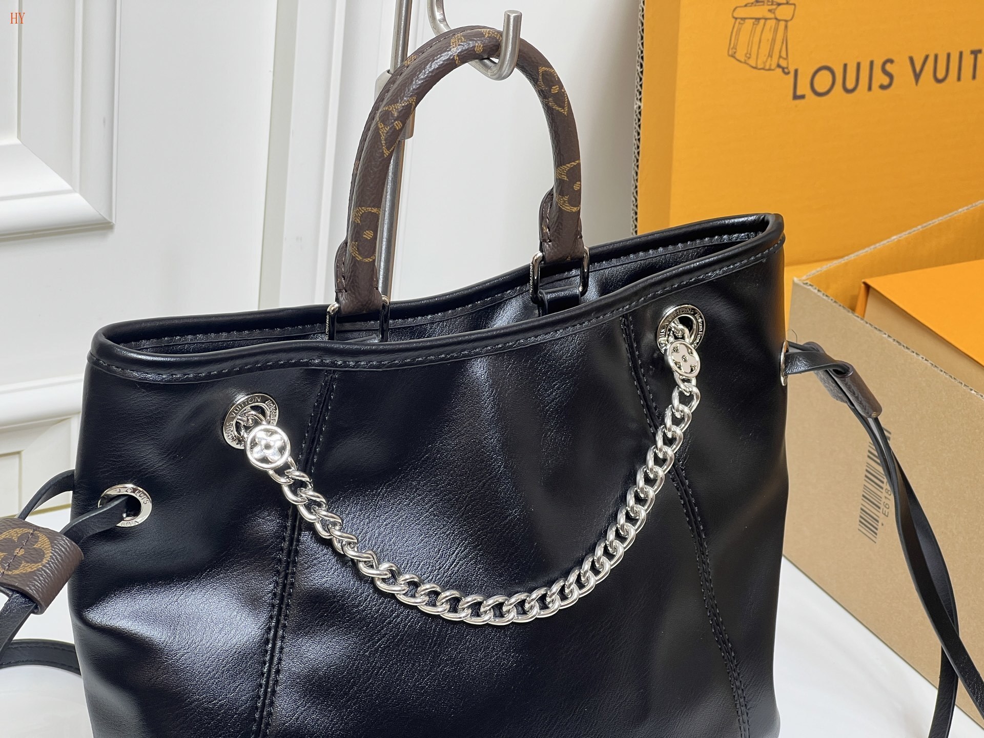 louis vuitton black leather tote bag 24x25x10 - Image 6