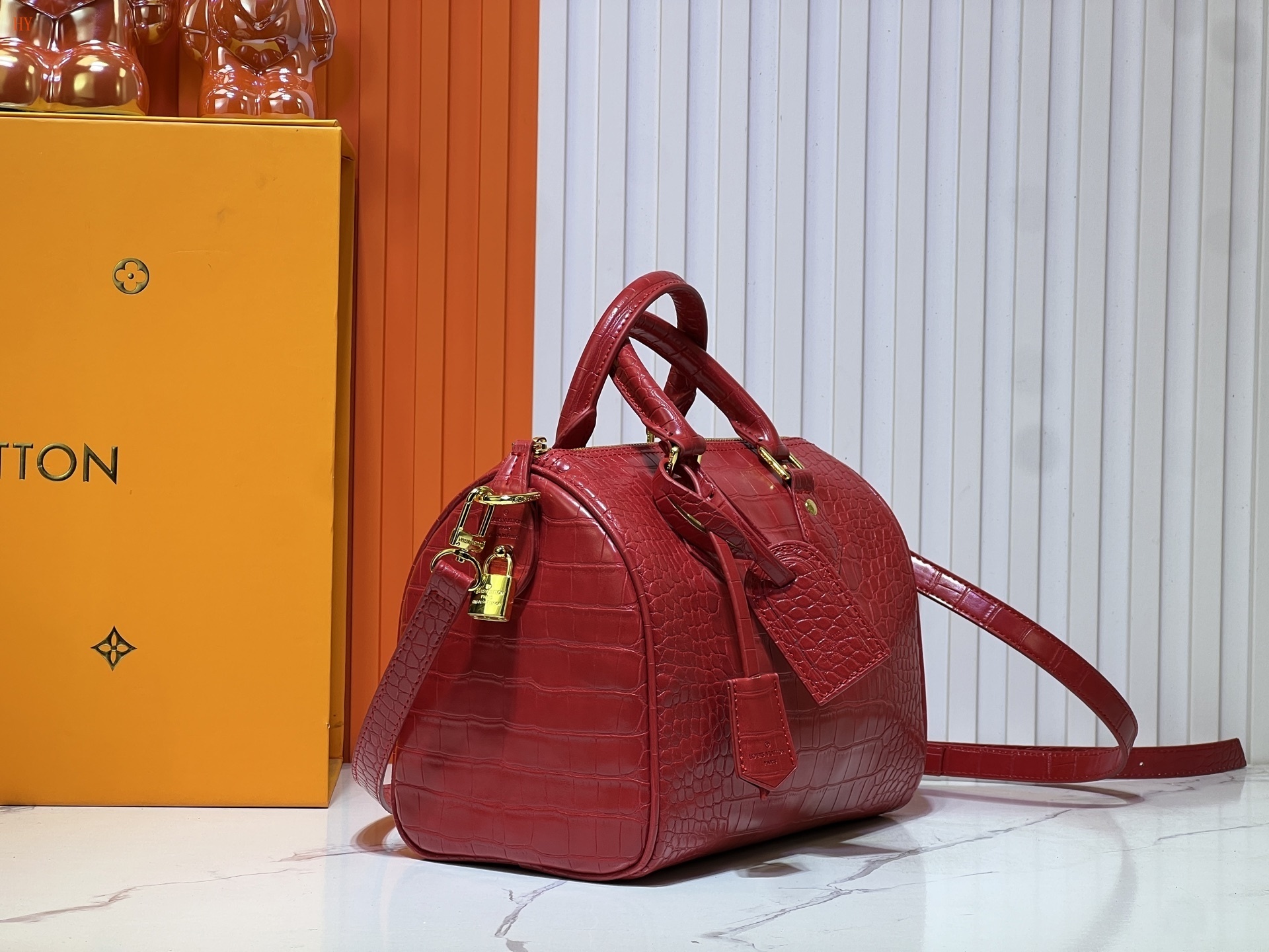 louis vuitton red crocodile-embossed handbag 25x15x15 - Image 6