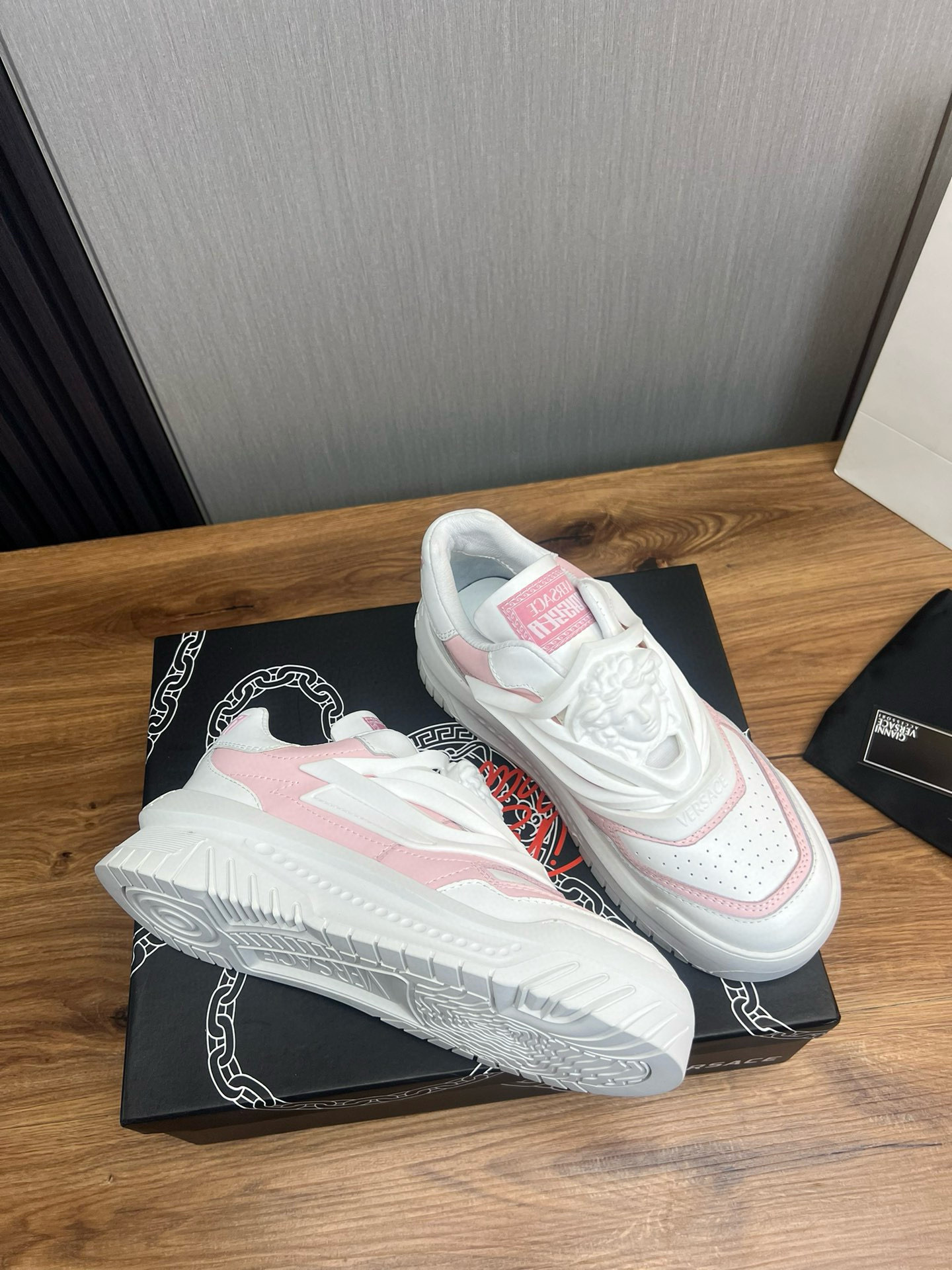 versace casual sneakers in white/pink - sizes 38/44 - Image 6